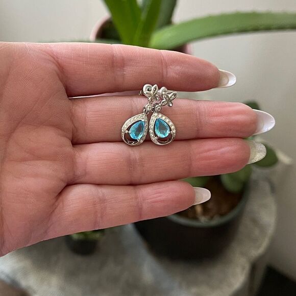 The Blue Tear Drop Earrings in 925 silver and cubic zirconia - Picture 4 of 7